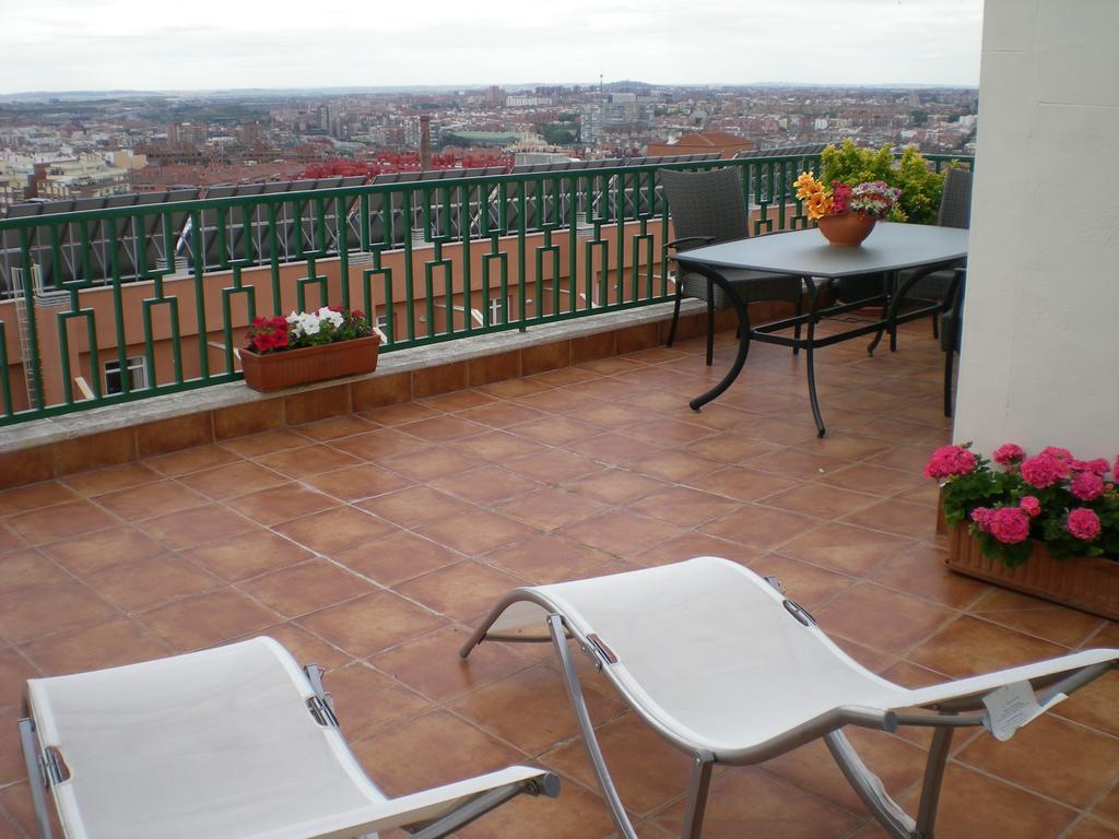 Atico Latina Apartment Madrid Bagian luar foto