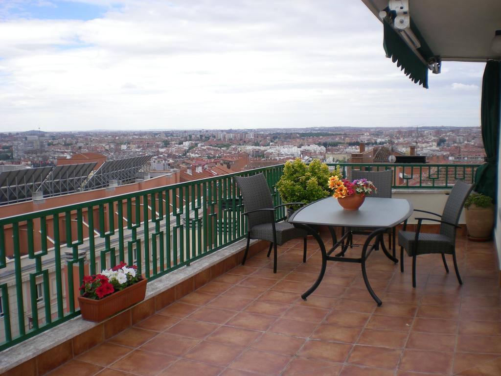 Atico Latina Apartment Madrid Bagian luar foto