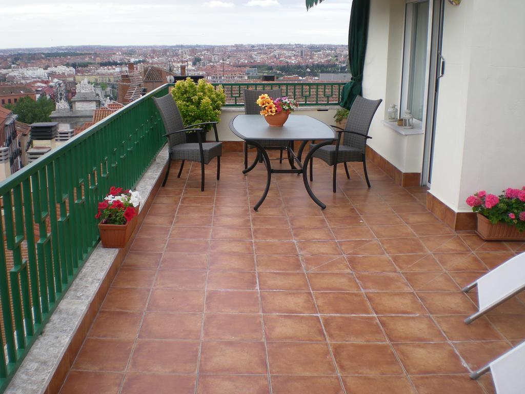 Atico Latina Apartment Madrid Bagian luar foto